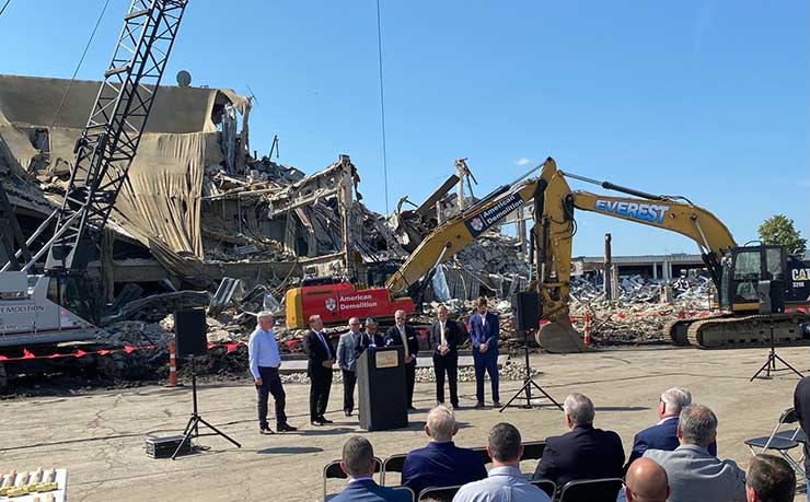 Executives from CloudHQ and ComEd joined local officials and union leadership at a groundbreaking for a new CloudHQ data center at a former United Airlines operations center in Mount Prospect, Illinois. (Photo: ComEd)