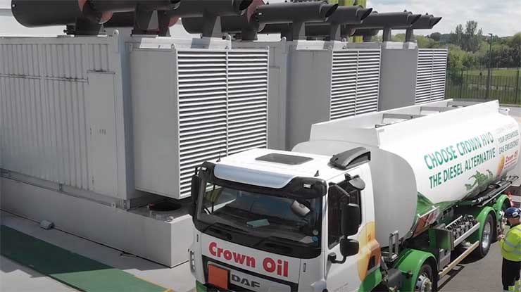 Crown Oil delivers HVO fuel, a diesel alternative, to generators at the Kao Data Center facility in Harlow, England. (Image: Kao Data)