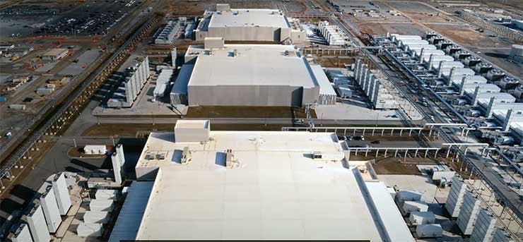 An overhead view of data center buildings on a Google campus. (Image: Google)