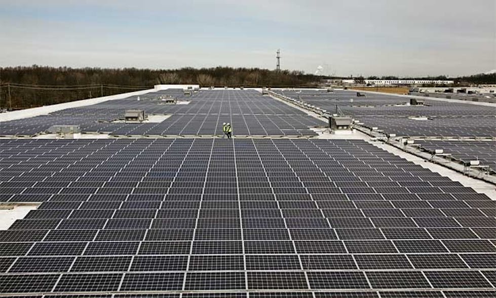 A large solar array on the roof of an Amazon distribution center. (Image: Amazon)