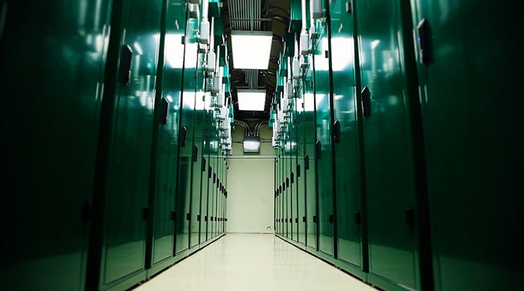 An aisle inside a ScaleMatrix data center, with its custom containment colo cabinets. (Image: ScaleMatrix)