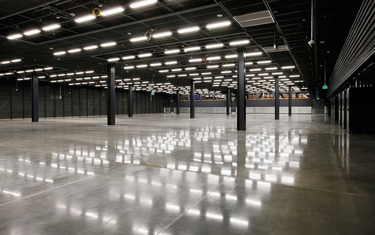 A data hall inside the Equinix DC12 data center in Ashburn, Virginia. (Photo: Equinix)