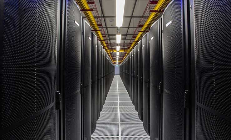 Rows of server cabinets inside the Equinix SY4 data center. (Photo: Equinix)