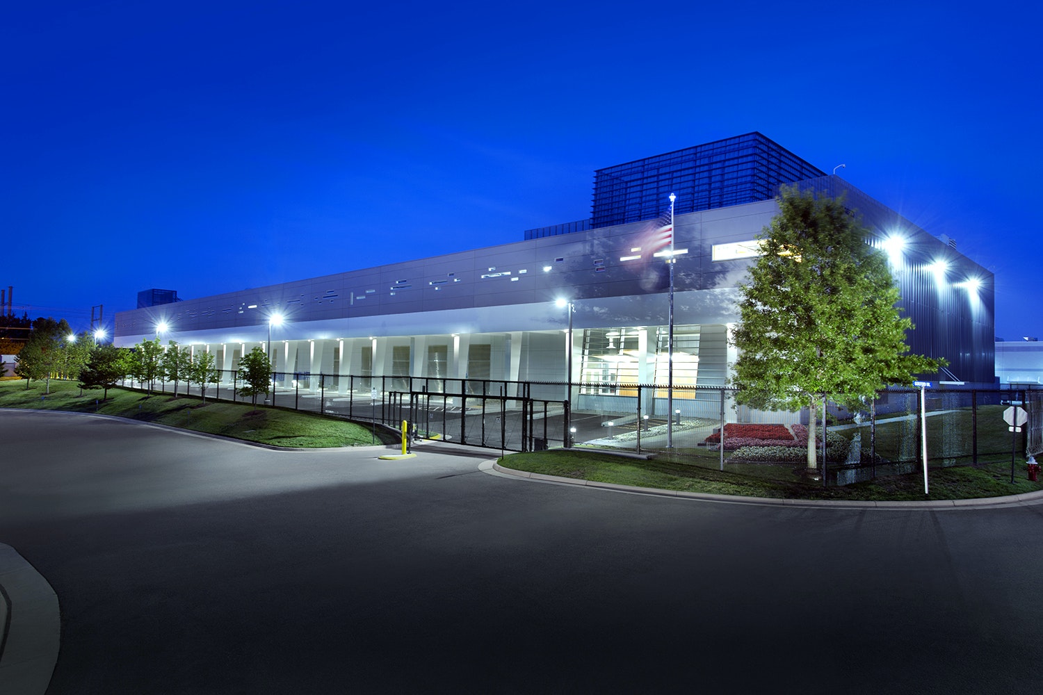 The RagingWire VA2 data center in Ashburn, Virginia. (Image: RagingWire Data Centers)