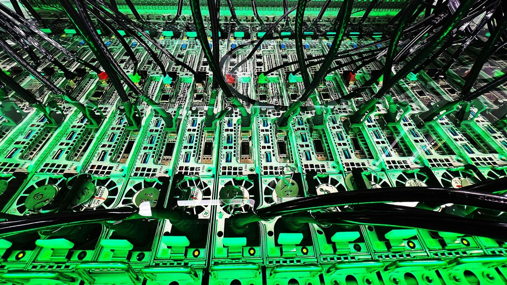 An Intel Corporation lab in Hillsboro, Oregon holds 24 powered-on Intel Xeon-based servers in a tank filled with synthetic non-electrically conductive oil.