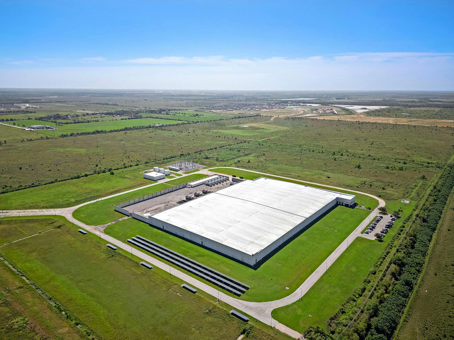 Serverfarm HTX1 Houston data center campus with 500MW+ development potential across 250 acres.