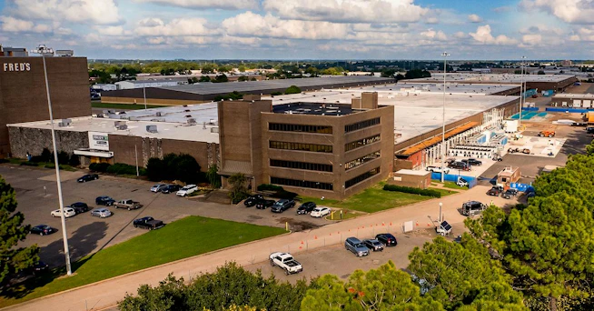 The former Fred&rsquo;s headquarters and distribution complex at 4300 Getwell Road in Memphis is being transformed into 5C Data Centers&rsquo; MEM01 AI computing facility. The company has filed a $575 million permit application for a major expansion of the 1.1 million-square-foot property, with plans to increase available power to 84 MW through a combination of utility service and behind-the-meter generation.